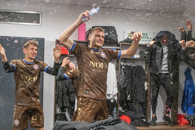 官方：曼城签下纽约城左后卫麦克法兰.